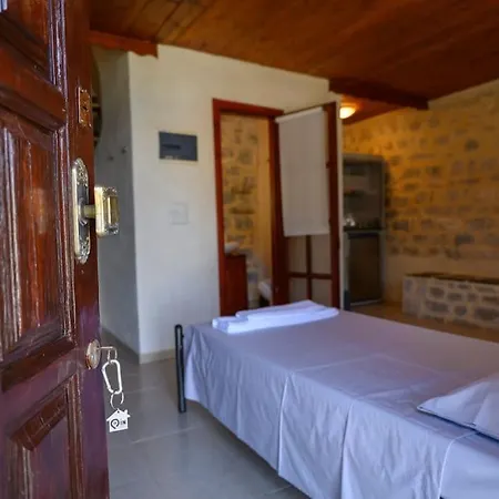 Faskomilo - Unique Beachfront Stone House In Alipa-mani * Khalkia