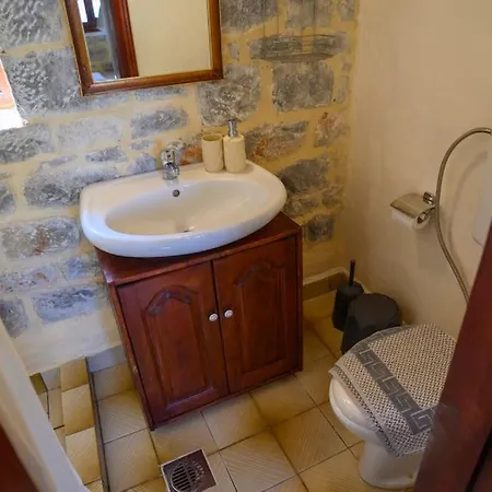 Faskomilo - Unique Beachfront Stone House In Alipa-mani * Khalkia