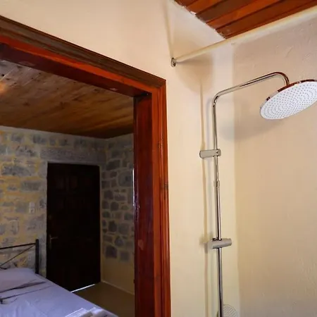 Prázdninový dům Faskomilo - Unique Beachfront Stone House In Alipa-mani Khalkia