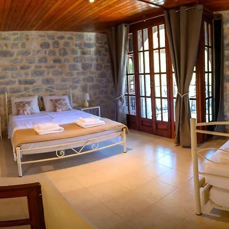 Faskomilo - Unique Beachfront Stone House In Alipa-mani * Khalkia