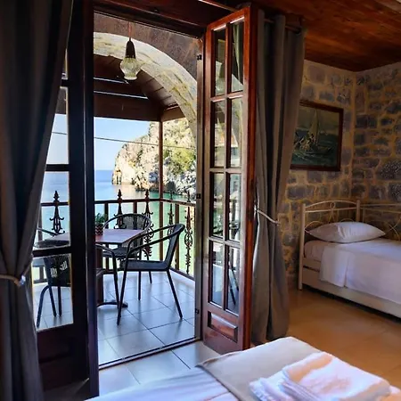 Faskomilo - Unique Beachfront Stone House In Alipa-mani Σπίτι διακοπών Khalkia