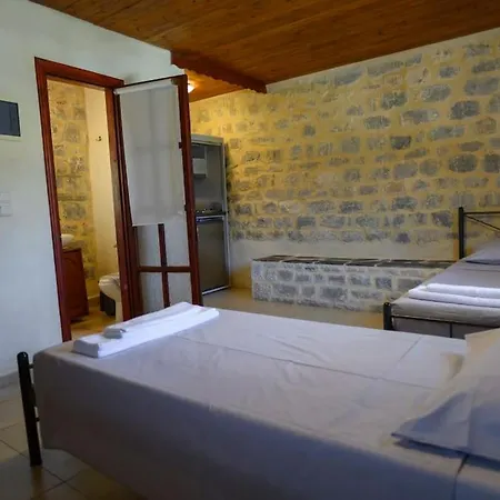 Σπίτι διακοπών Faskomilo - Unique Beachfront Stone House In Alipa-mani