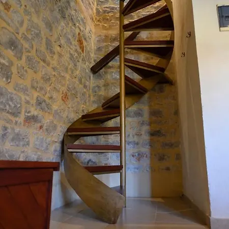 Prázdninový dům Faskomilo - Unique Beachfront Stone House In Alipa-mani Khalkia