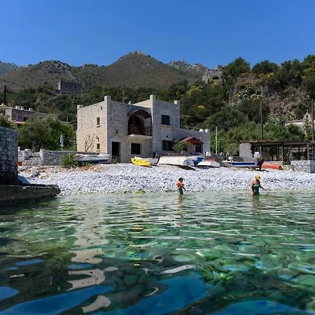 Tatil Evi Faskomilo - Unique Beachfront Stone House In Alipa-mani Khalkia