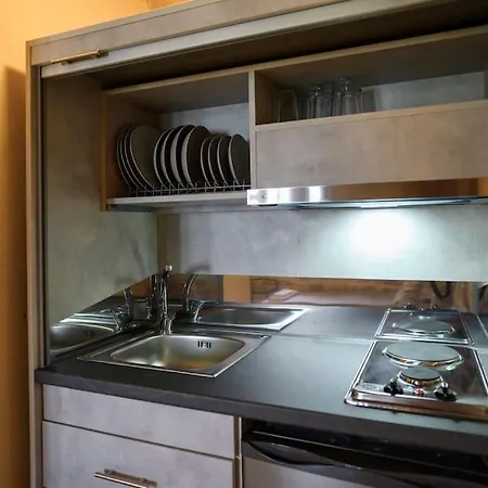 Faskomilo - Unique Beachfront Stone House In Alipa-mani *