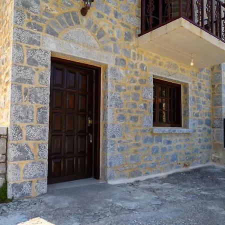 Σπίτι διακοπών Faskomilo - Unique Beachfront Stone House In Alipa-mani Khalkia