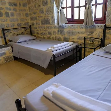 Tatil Evi Faskomilo - Unique Beachfront Stone House In Alipa-mani