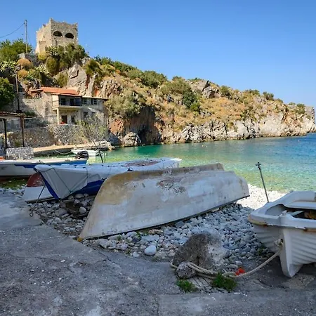Faskomilo - Unique Beachfront Stone House In Alipa-mani Σπίτι διακοπών *