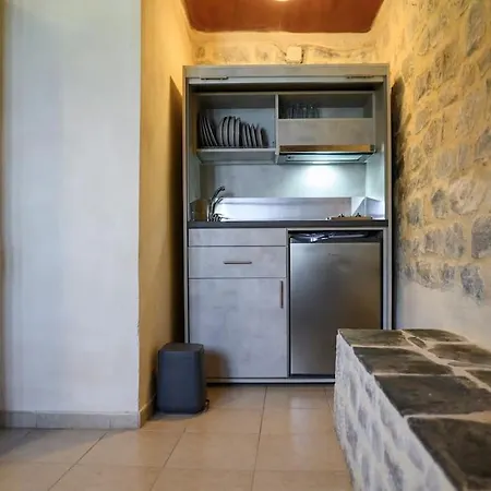 Σπίτι διακοπών Faskomilo - Unique Beachfront Stone House In Alipa-mani *