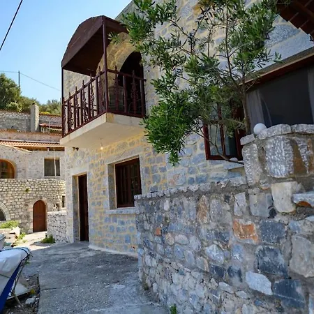 Faskomilo - Unique Beachfront Stone House In Alipa-mani Σπίτι διακοπών *
