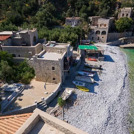 Faskomilo - Unique Beachfront Stone House In Alipa-mani Prázdninový dům *