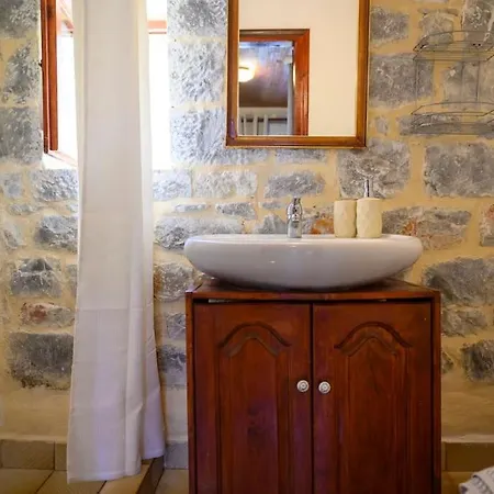 Faskomilo - Unique Beachfront Stone House In Alipa-mani Σπίτι διακοπών