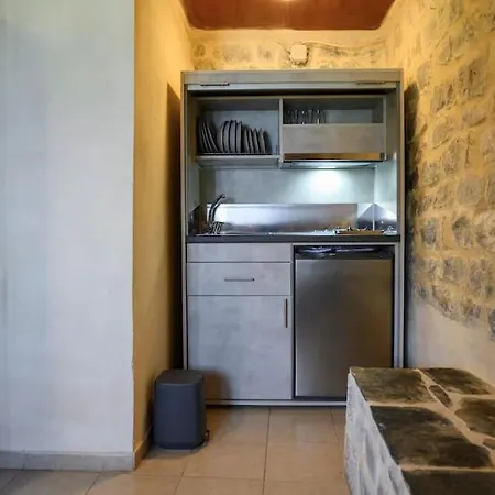 Prázdninový dům Faskomilo - Unique Beachfront Stone House In Alipa-mani Khalkia