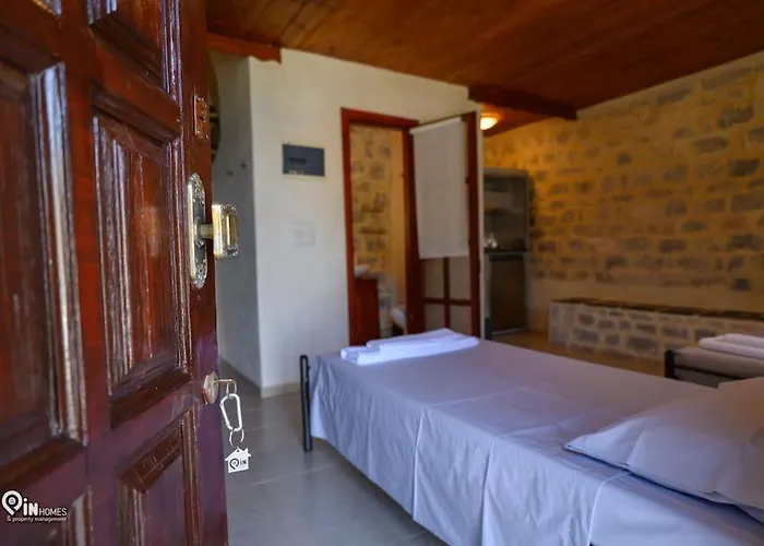 Faskomilo - Unique Beachfront Stone House In Alipa-mani * Khalkia