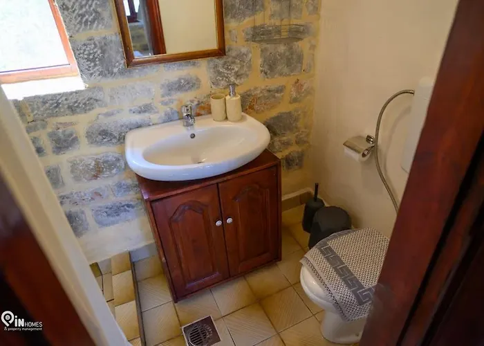 Faskomilo - Unique Beachfront Stone House In Alipa-mani * Khalkia