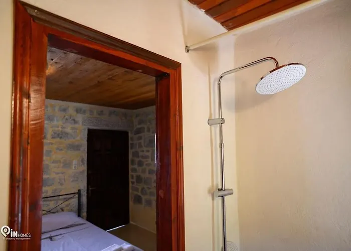 بيت للعطل Faskomilo - Unique Beachfront Stone House In Alipa-mani Khalkia