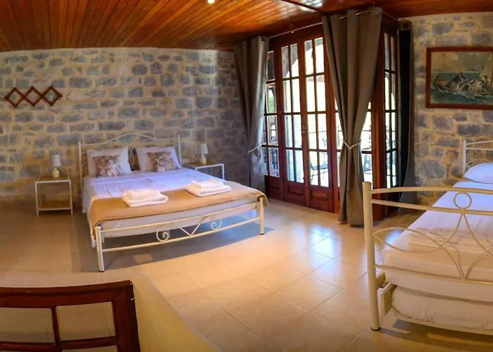 Faskomilo - Unique Beachfront Stone House In Alipa-mani * Khalkia