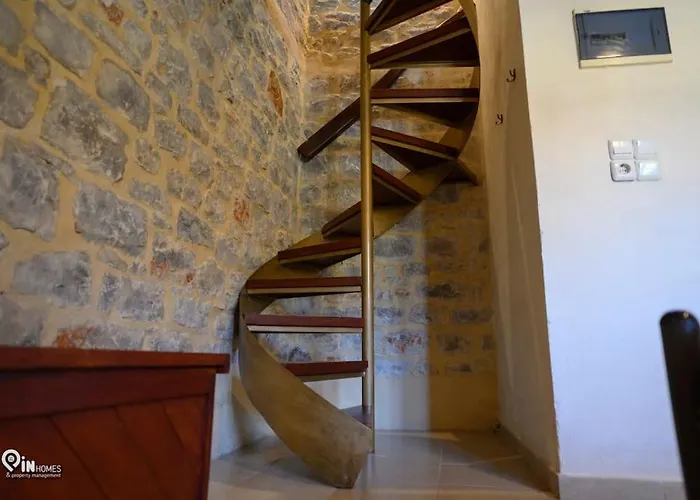 Nyaraló Faskomilo - Unique Beachfront Stone House In Alipa-mani Khalkia