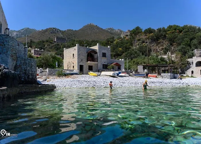 بيت للعطل Faskomilo - Unique Beachfront Stone House In Alipa-mani Khalkia