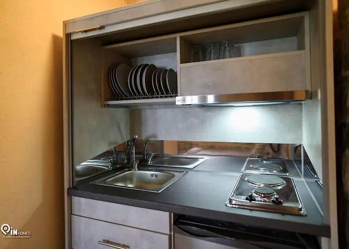 Faskomilo - Unique Beachfront Stone House In Alipa-mani *