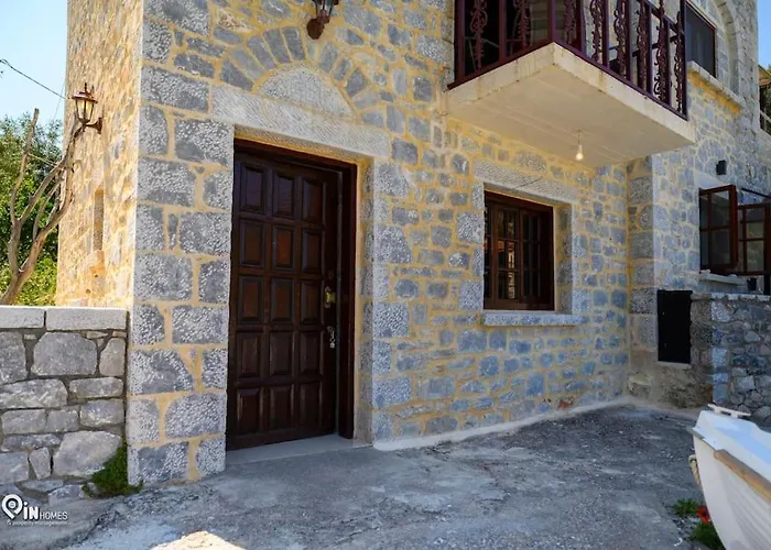 Nyaraló Faskomilo - Unique Beachfront Stone House In Alipa-mani Khalkia