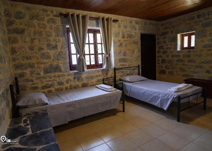 Faskomilo - Unique Beachfront Stone House In Alipa-mani * Khalkia