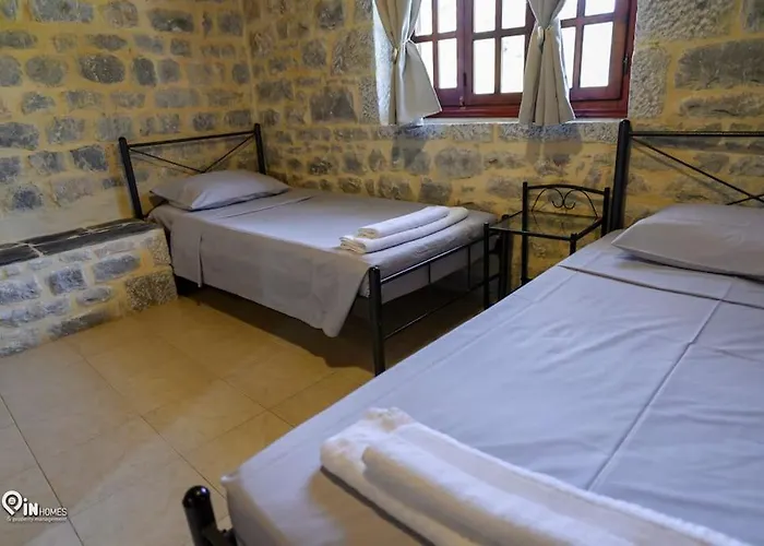 بيت للعطل Faskomilo - Unique Beachfront Stone House In Alipa-mani