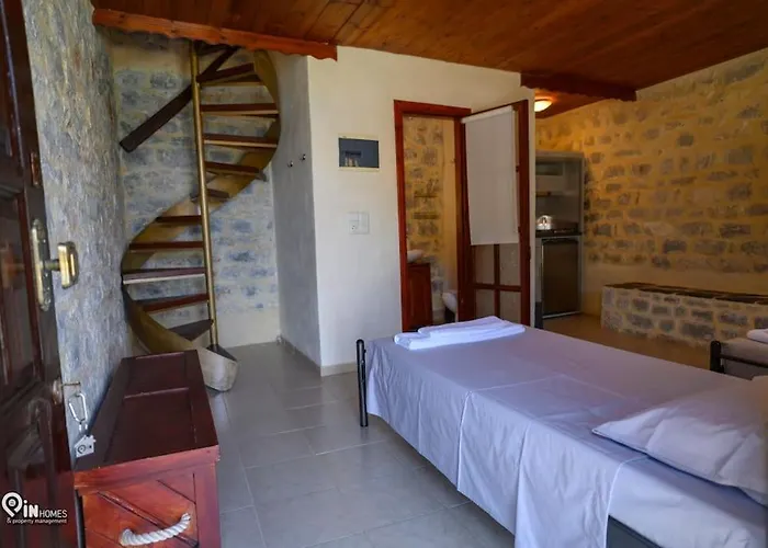 بيت للعطل Faskomilo - Unique Beachfront Stone House In Alipa-mani Khalkia