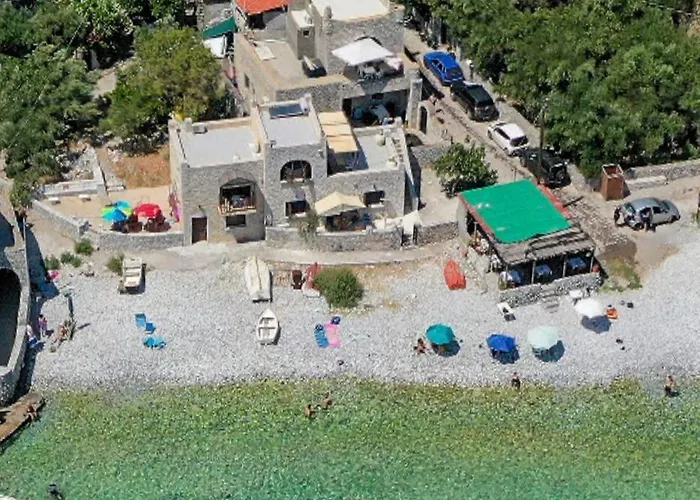 Faskomilo - Unique Beachfront Stone House In Alipa-mani Khalkia