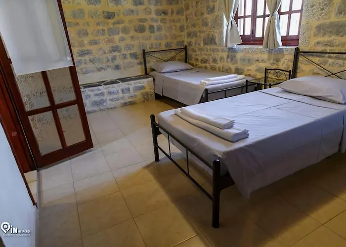 Faskomilo - Unique Beachfront Stone House In Alipa-mani * Khalkia