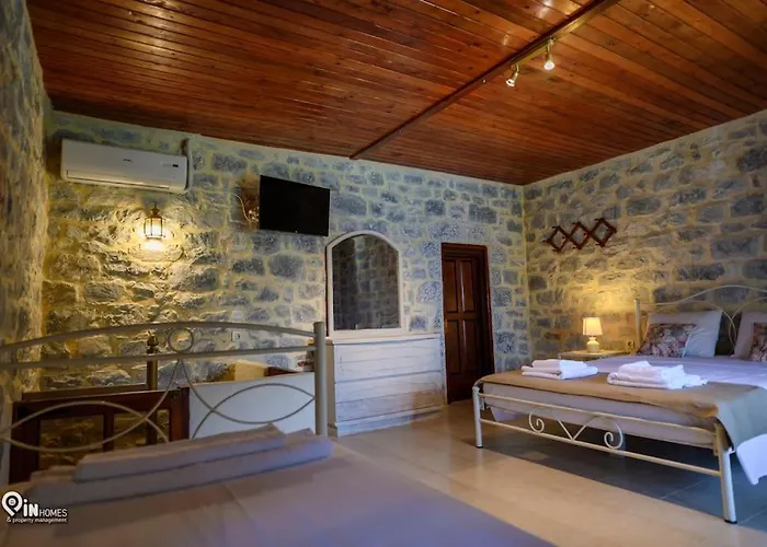 بيت للعطل Faskomilo - Unique Beachfront Stone House In Alipa-mani Khalkia