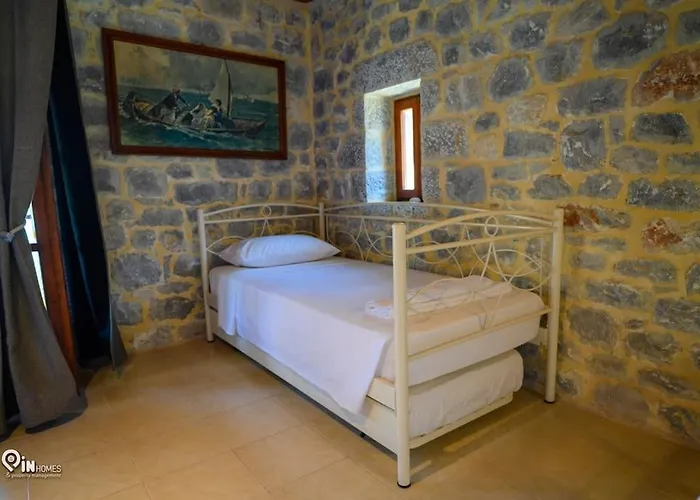 Faskomilo - Unique Beachfront Stone House In Alipa-mani * Khalkia