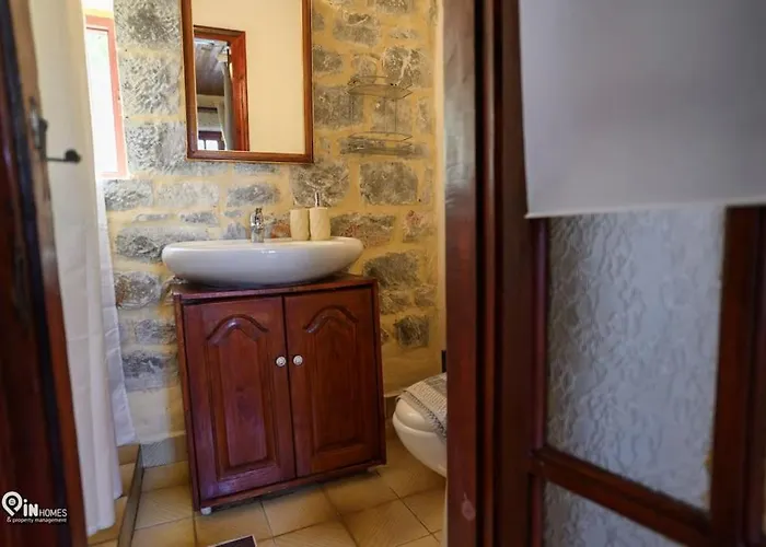 Nyaraló Faskomilo - Unique Beachfront Stone House In Alipa-mani Khalkia