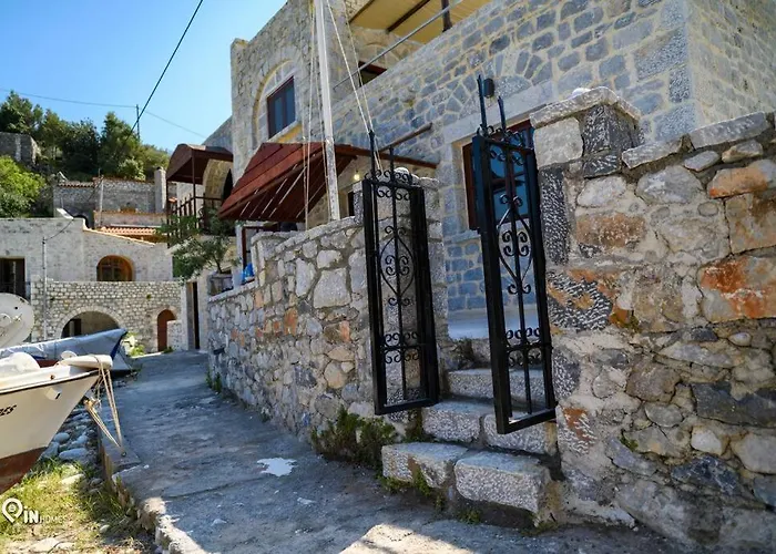 Faskomilo - Unique Beachfront Stone House In Alipa-mani Khalkia