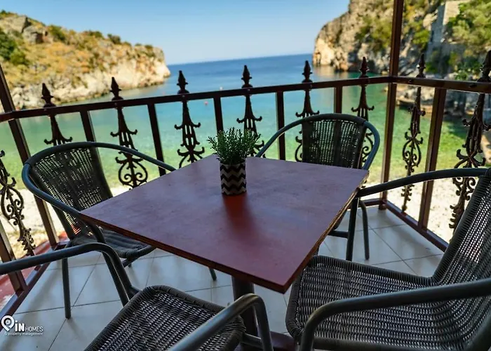 Nyaraló Faskomilo - Unique Beachfront Stone House In Alipa-mani Khalkia