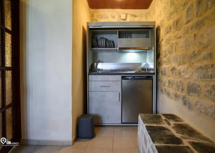 بيت للعطل Faskomilo - Unique Beachfront Stone House In Alipa-mani Khalkia